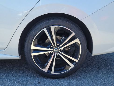 Used 2022 Nissan Sentra SR w/ SR Premium Package FWD image 5