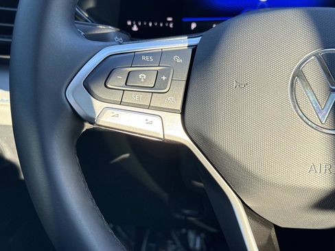 Used 2024 Volkswagen Taos SE image 9