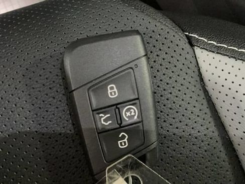 Used 2024 Volkswagen Taos SEL AWD/4WD image 37