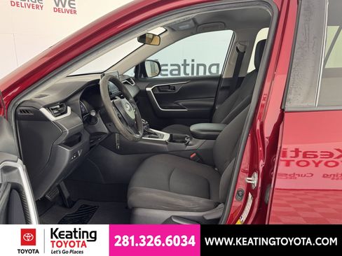 Used 2021 Toyota RAV4 LE FWD image 14