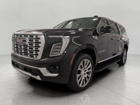 Used 2025 GMC Yukon XL Denali AWD/4WD image 12