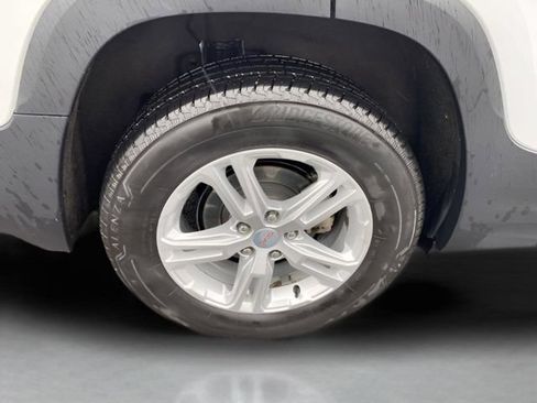 Used 2024 GMC Terrain SLE AWD/4WD image 28