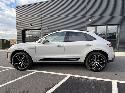 Certified 2025 Porsche Macan image 2