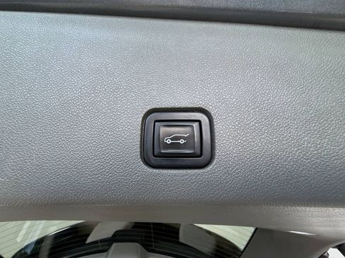 Used 2022 Cadillac XT6 Premium Luxury image 40