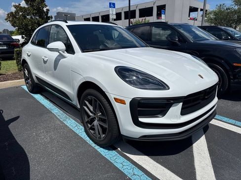Certified 2026 Porsche Macan AWD/4WD image 4