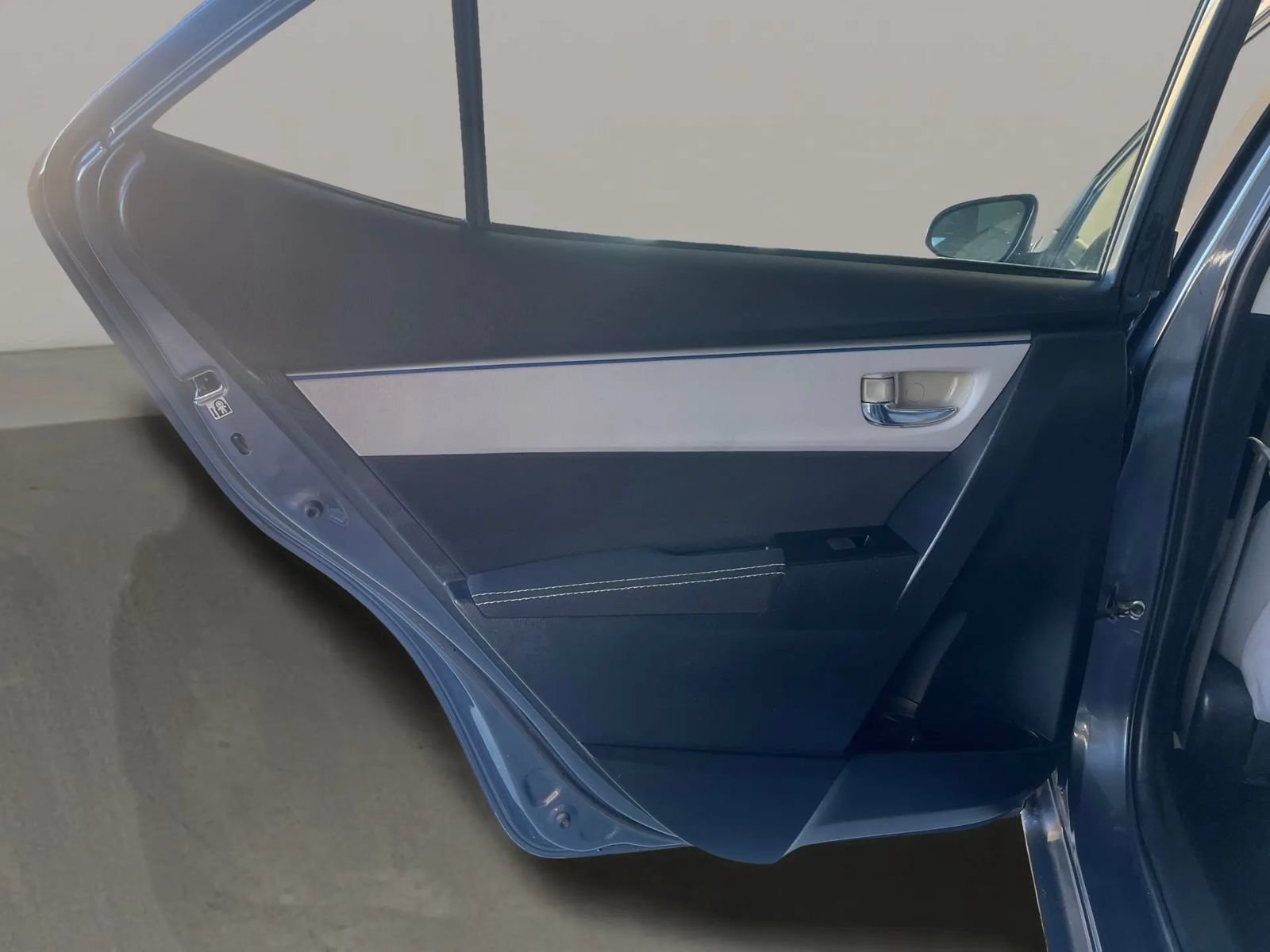 Used 2014 Toyota Corolla LE FWD image 18
