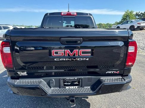 Used 2024 GMC Canyon AT4 w/ AT4 Premium Package AWD/4WD image 7