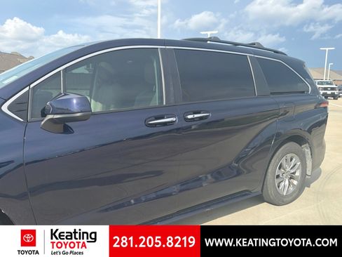 Used 2024 Toyota Sienna XLE FWD image 6