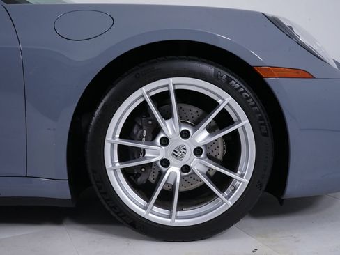 Used 2024 Porsche 911 Carrera RWD image 15