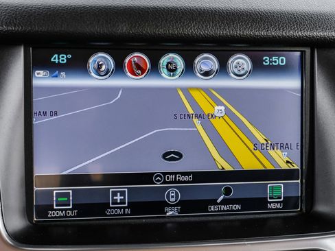 Used 2020 Chevrolet Suburban LT image 25