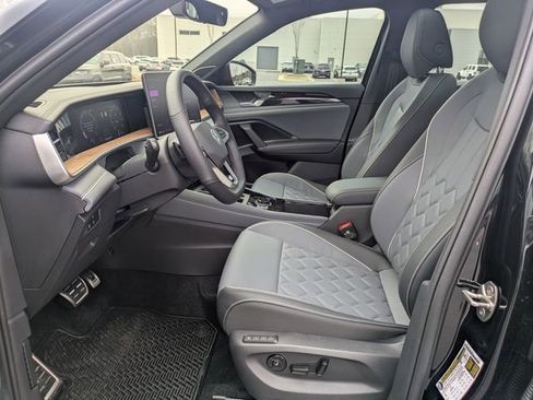 New 2026 Volkswagen Tiguan SEL R-Line AWD/4WD image 22
