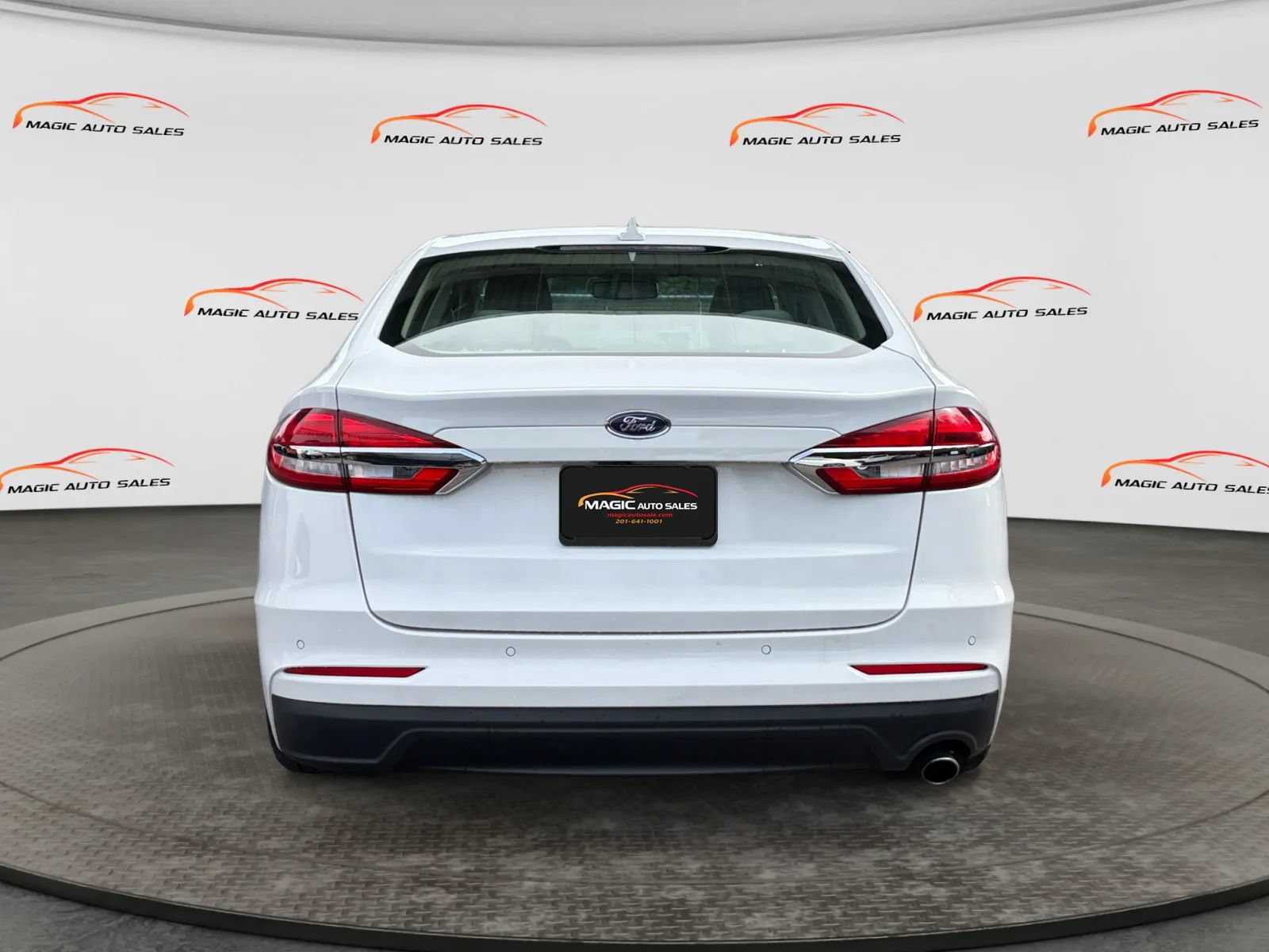 Used 2019 Ford Fusion SE FWD image 9