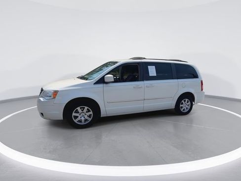 Used 2010 Chrysler Town & Country Touring FWD image 6