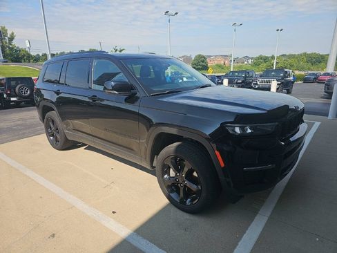 Used 2024 Jeep Grand Cherokee L Limited w/ Black Appearance Package AWD/4WD image 3