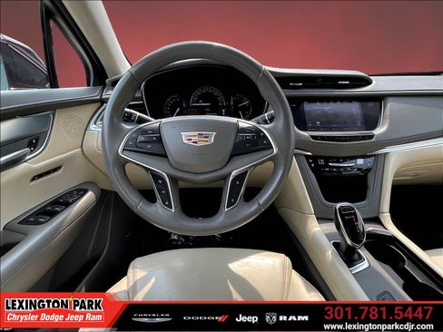 Used 2018 Cadillac XT5 Premium Luxury FWD image 8