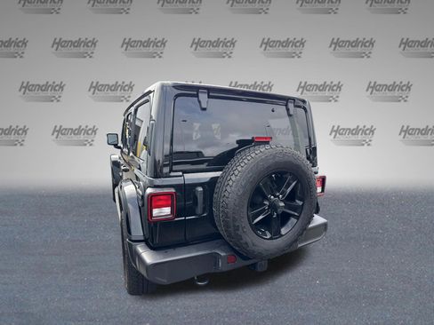 Used 2023 Jeep Wrangler Unlimited Sahara AWD/4WD image 7