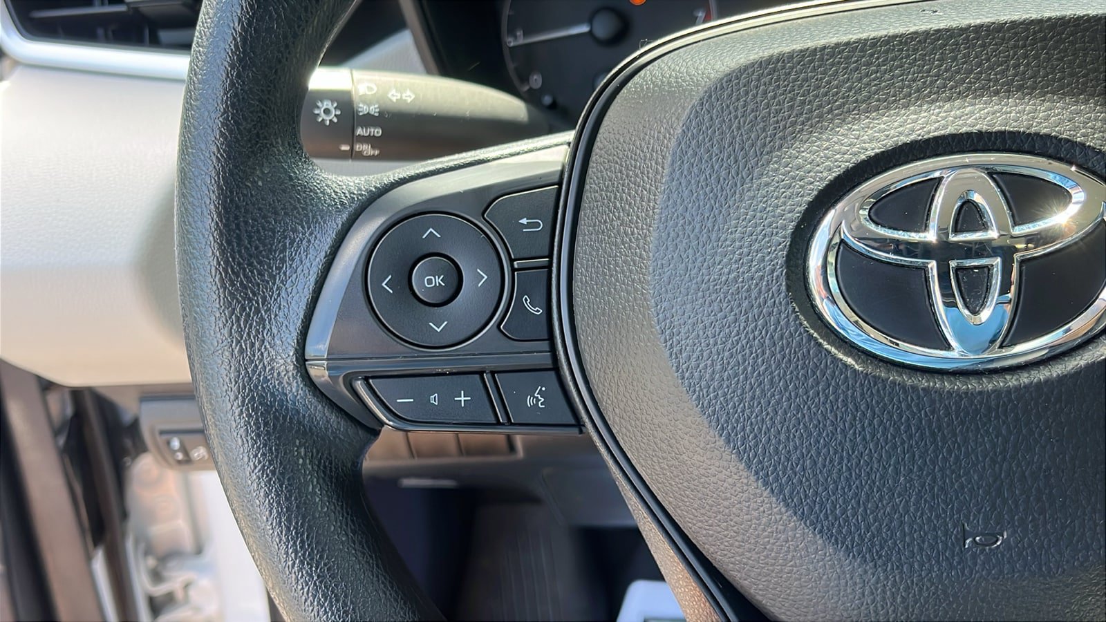 Used 2024 Toyota Corolla LE FWD image 14