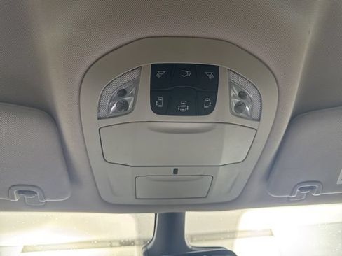 Used 2024 Chrysler Pacifica Touring-L FWD image 29