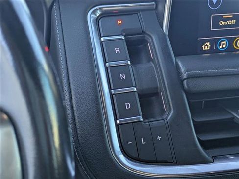 Used 2021 Chevrolet Tahoe LT w/ LT Signature Package image 11