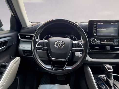 Used 2020 Toyota Highlander XLE AWD/4WD image 12