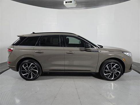 New 2026 Lincoln Corsair Grand Touring image 3