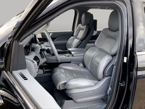 Used 2019 Lincoln Navigator Reserve AWD/4WD image 8