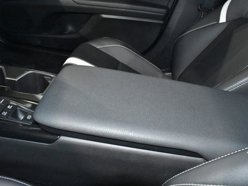 Used 2025 Toyota Camry SE image 20