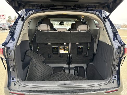 Used 2021 Toyota Sienna LE w/ LE Plus Package image 19