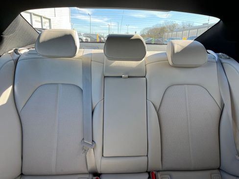 Used 2025 Genesis G70 2.5T image 38