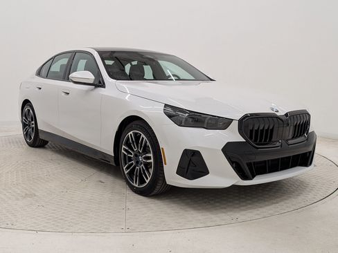 New 2026 BMW 530i xDrive w/ M Sport Package AWD/4WD image 7
