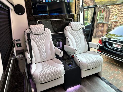 Used 2024 Mercedes-Benz Sprinter 3500 image 40