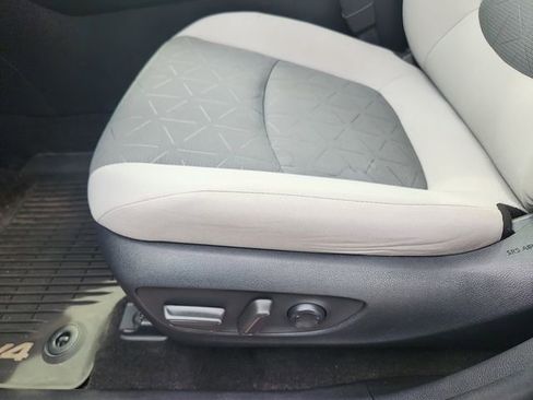Used 2020 Toyota RAV4 XLE w/ Convenience Package AWD/4WD image 23