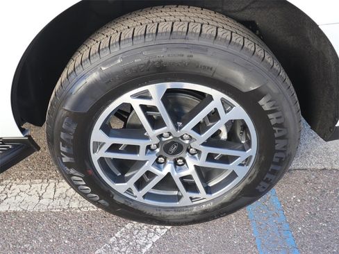 New 2025 Ford Expedition Active image 17