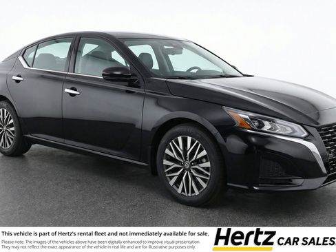 Used 2025 Nissan Altima 2.5 SV FWD image 1