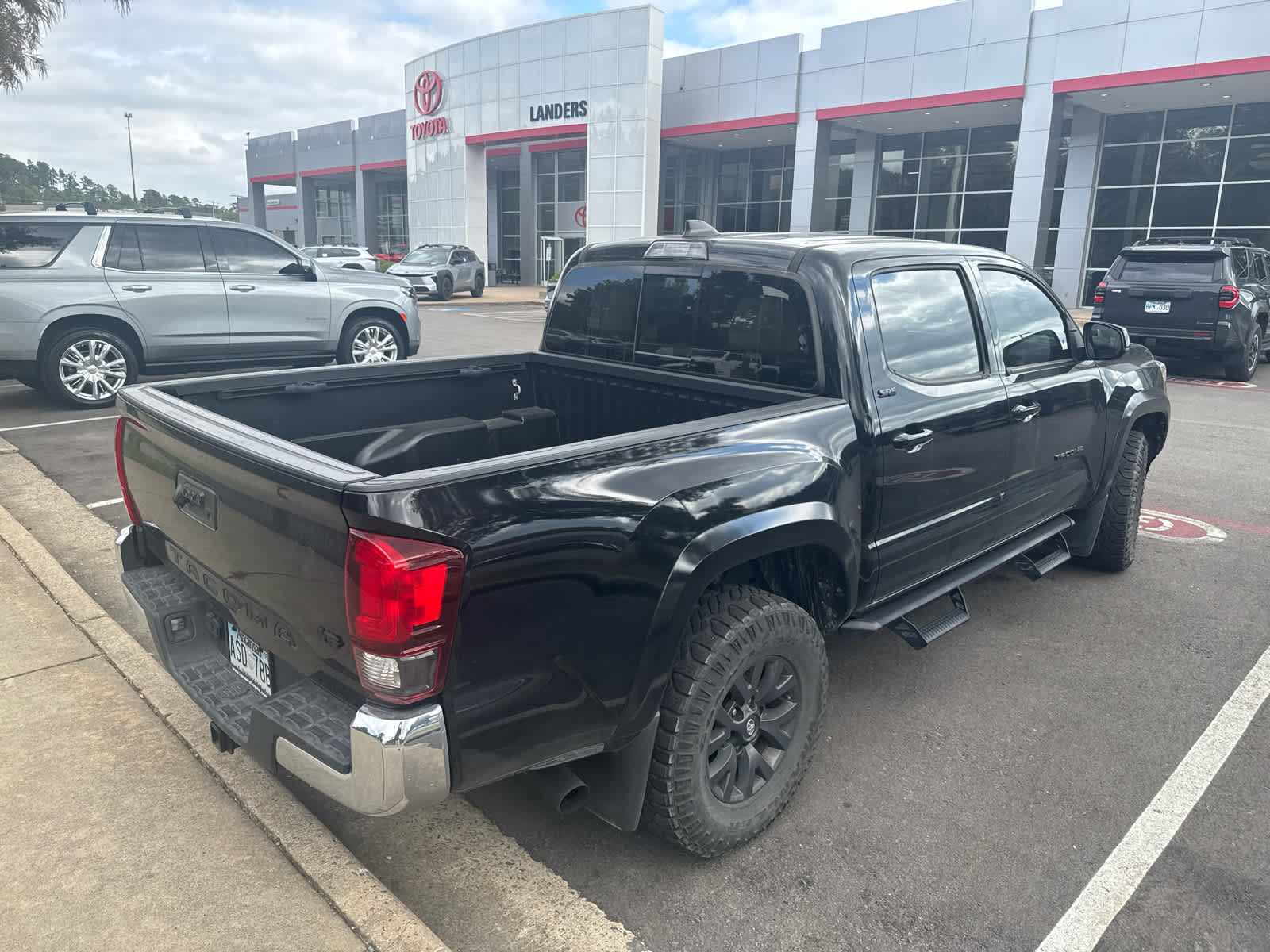 Used 2023 Toyota Tacoma SR5 RWD image 4