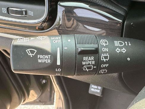 Used 2019 Jeep Grand Cherokee Overland AWD/4WD image 23