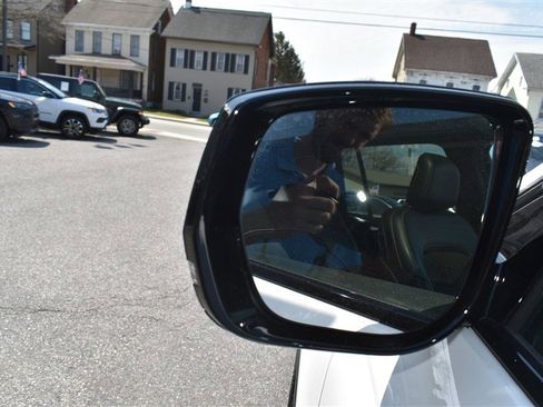 Used 2023 Jeep Grand Cherokee Altitude image 9