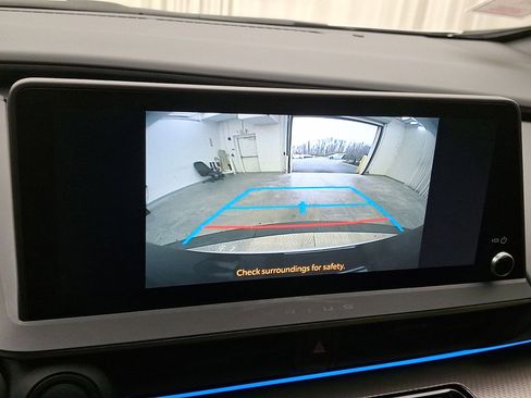 Used 2023 Toyota Prius XLE image 15