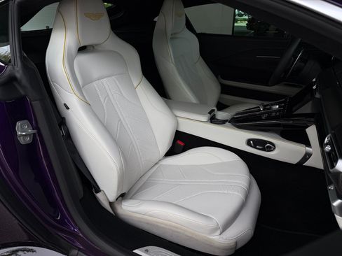 Used 2025 Aston Martin V8 Vantage Coupe RWD image 29