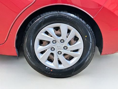 Used 2020 Hyundai Elantra SE FWD image 6