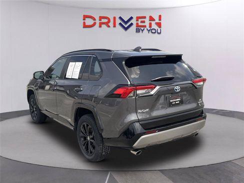 Used 2022 Toyota RAV4 SE w/ Convenience Package AWD/4WD image 6