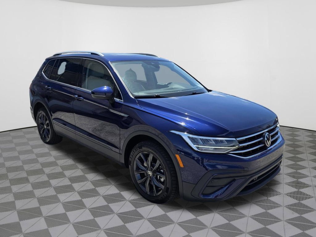 Used 2024 Volkswagen Tiguan SE FWD image 4