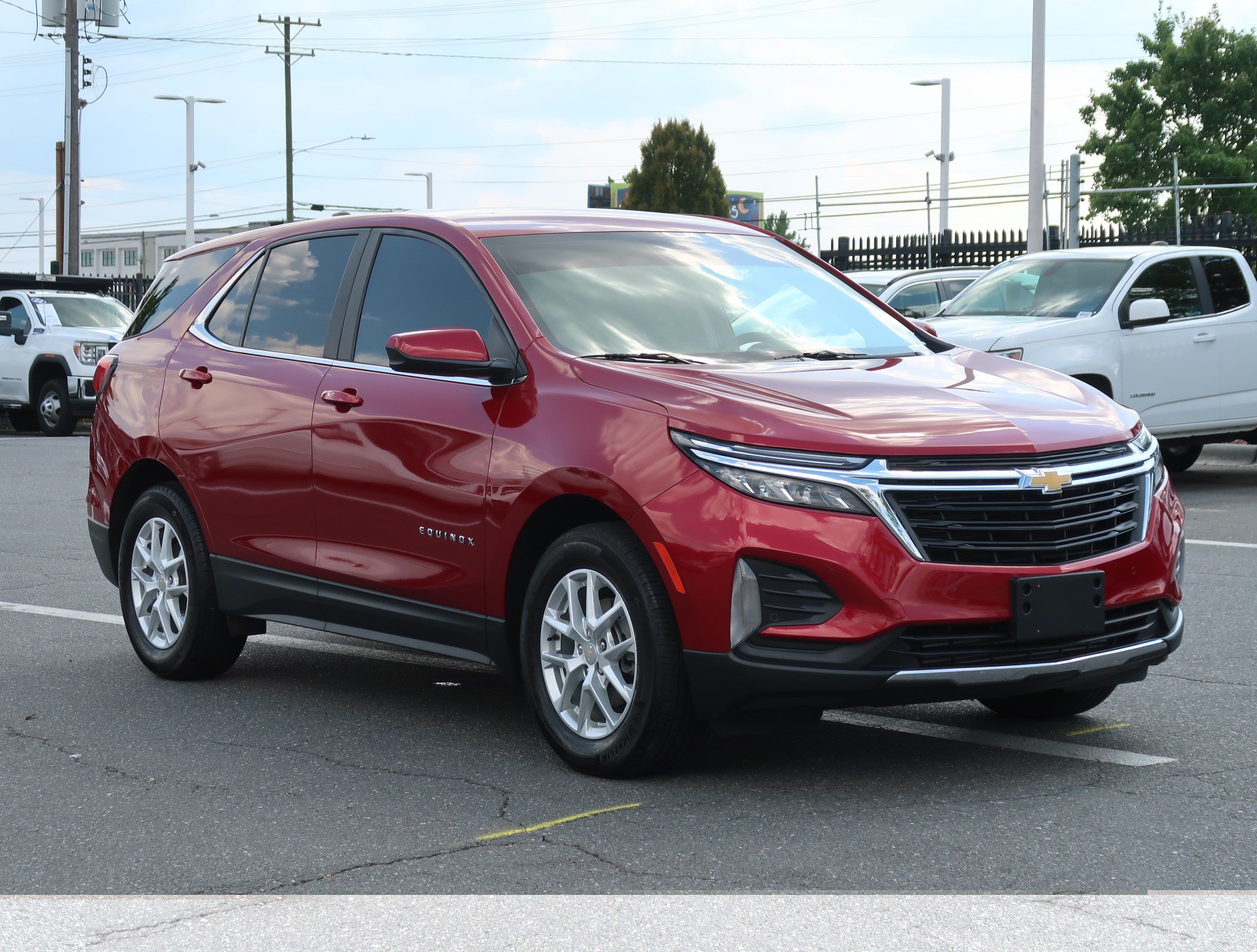 Used 2023 Chevrolet Equinox LT FWD image 2