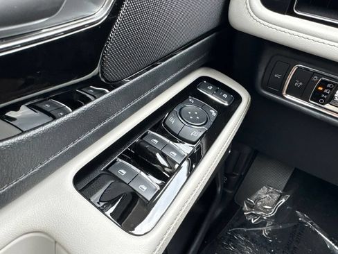 New 2026 Lincoln Aviator AWD image 11