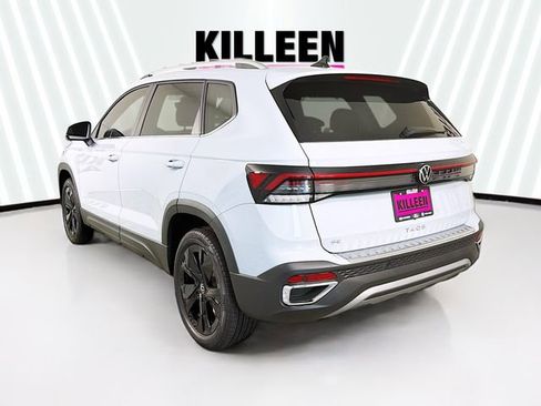 New 2026 Volkswagen Taos SE image 5