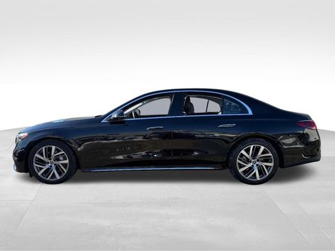 Used 2024 Mercedes-Benz E 350 4MATIC Sedan image 5