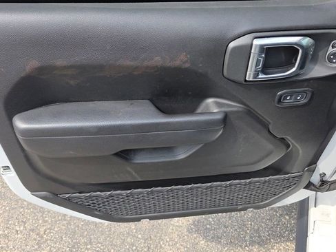 Used 2024 Jeep Wrangler Unlimited image 13