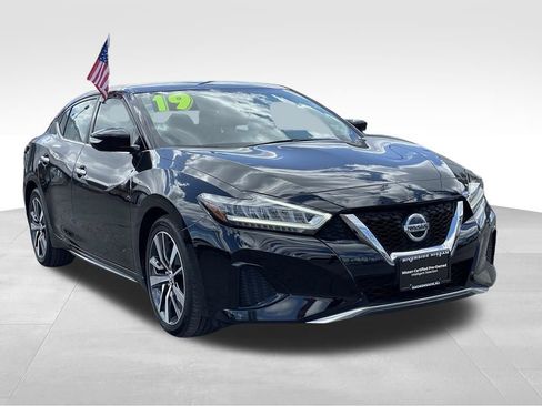 Used 2019 Nissan Maxima 3.5 SV w/ Floor Mat Group FWD image 2