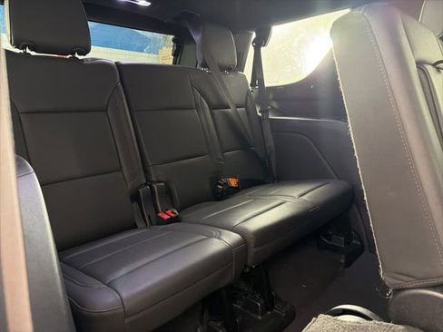 Used 2022 Chevrolet Tahoe Z71 w/ Luxury Package AWD/4WD image 19