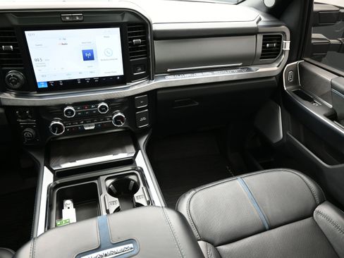 Used 2025 Ford F250 Platinum w/ Tremor Off-Road Package image 39